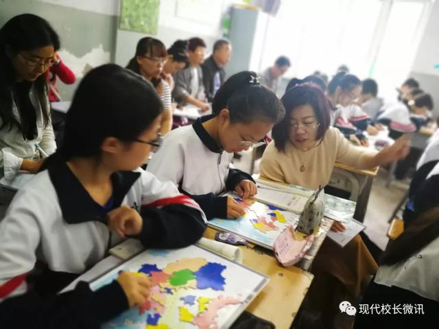 「直通校園」太原市教科研中心對萬柏林區(qū)實驗中學?！端季S導圖在地理生物教學中的應用》課題進行中期評估