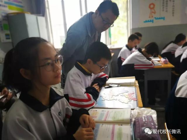 「直通校園」太原市教科研中心對萬柏林區(qū)實驗中學?！端季S導圖在地理生物教學中的應用》課題進行中期評估