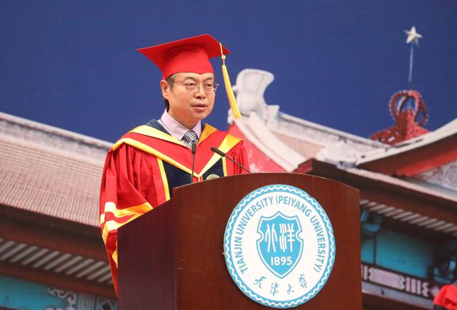 天津大學送別2022屆畢業(yè)生，校長寄語“走好腳下的成才之路”（天津大學書記校長新年賀詞）