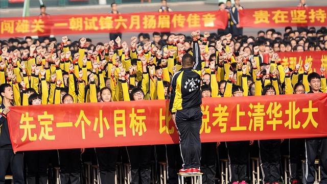 本科專業(yè)就業(yè)前50強(qiáng)，薪資較高的15個職業(yè)盤點，互聯(lián)網(wǎng)類較多（本科就業(yè)前50名專業(yè)）