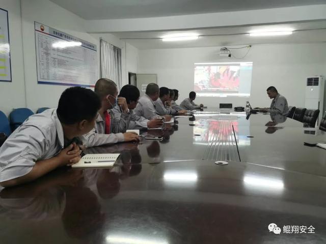 工程項目安全會議應(yīng)該怎么開？（工程項目安全會議應(yīng)該怎么開展）