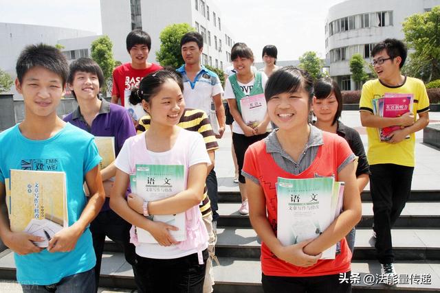 義務教育的內(nèi)容：政府免費提供作業(yè)本，尷尬的是誰？（義務教育 作業(yè)）